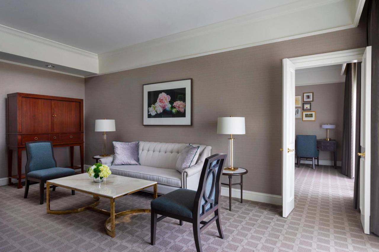 One-Bedroom Executive King Suite with Balcony - Mobility Accessible with Tub