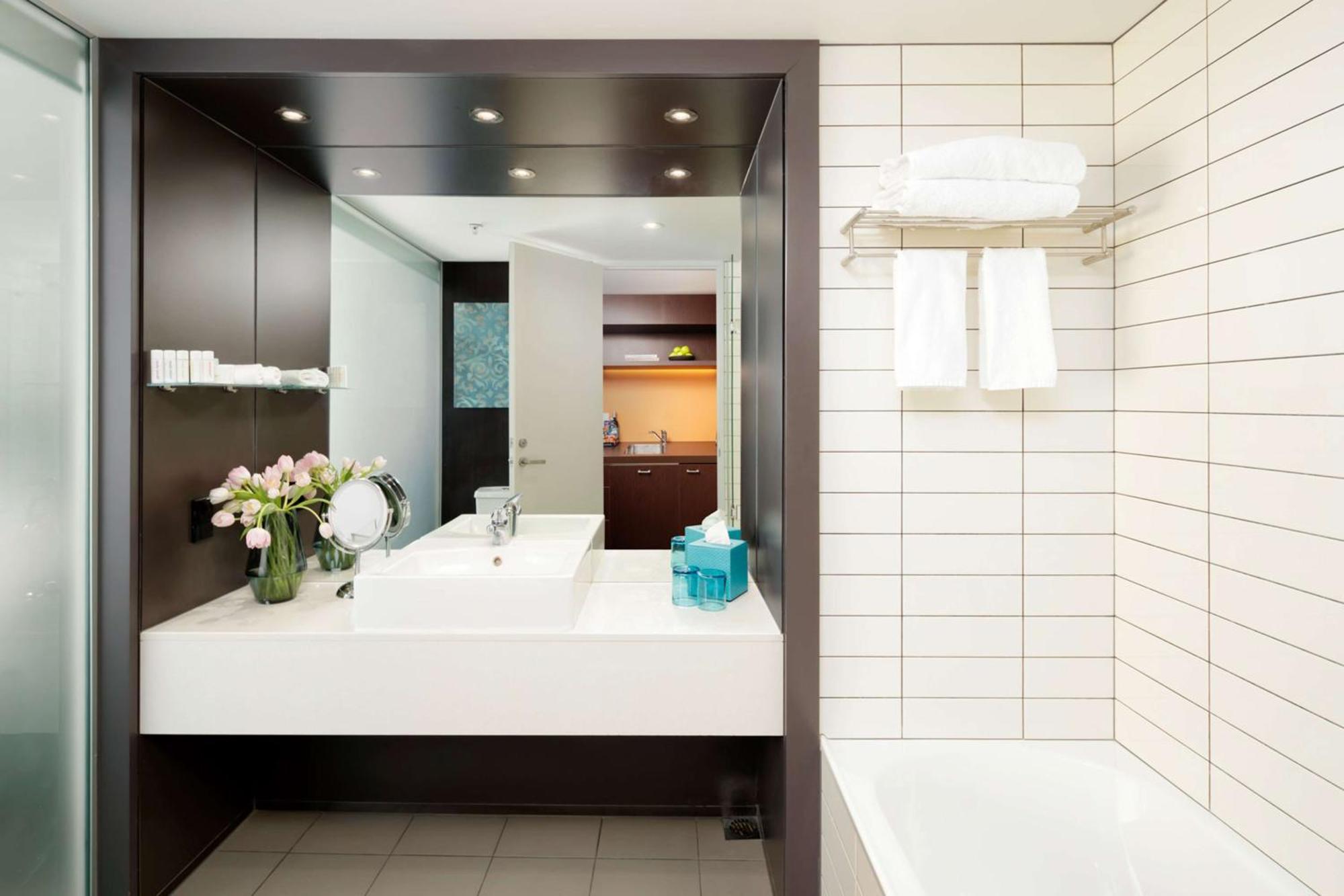 Family Package Kids Stay & Eat Free - Deluxe Double or Twin with Harbor View