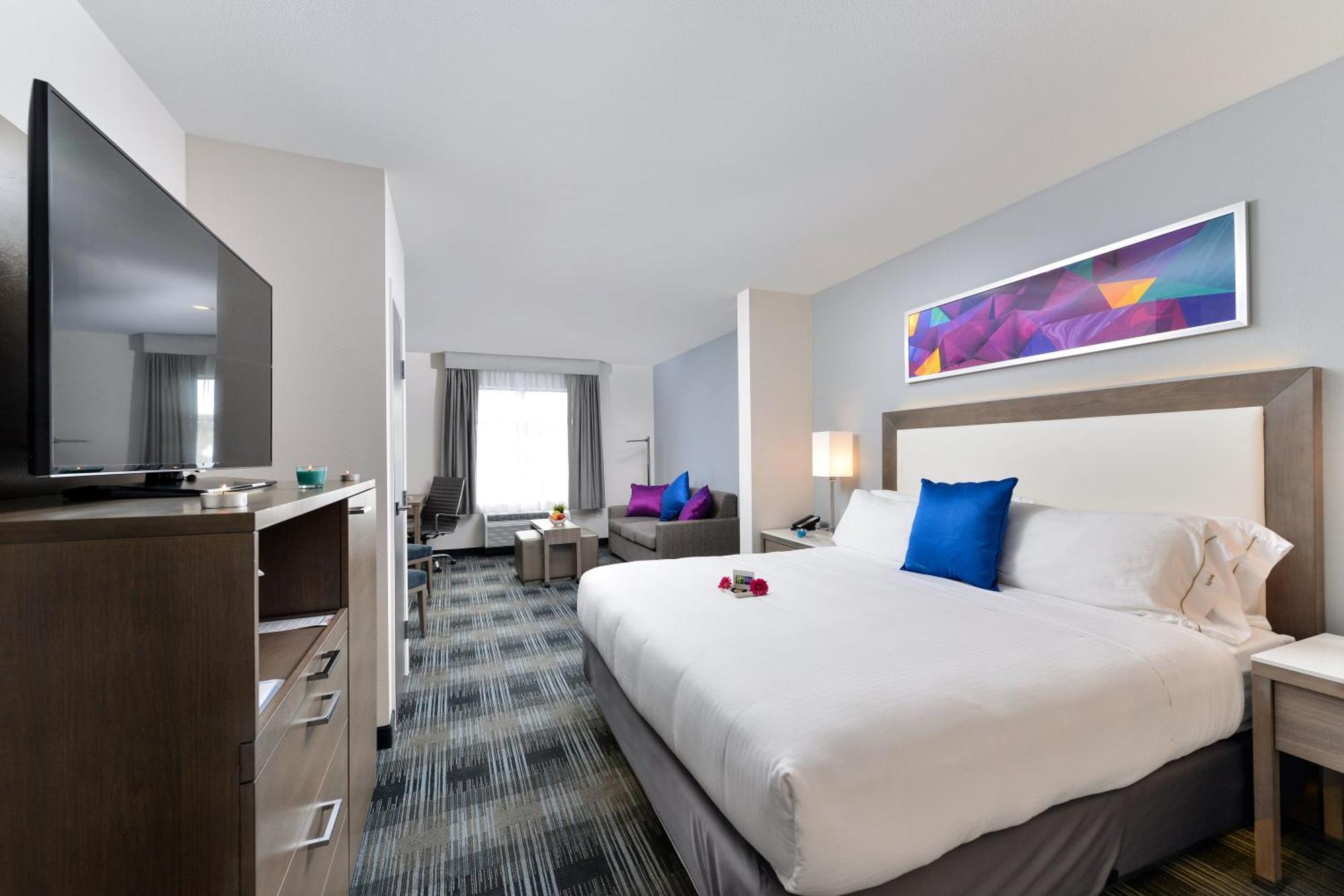 Suite with Accessible Transfer Shower - Non-Smoking