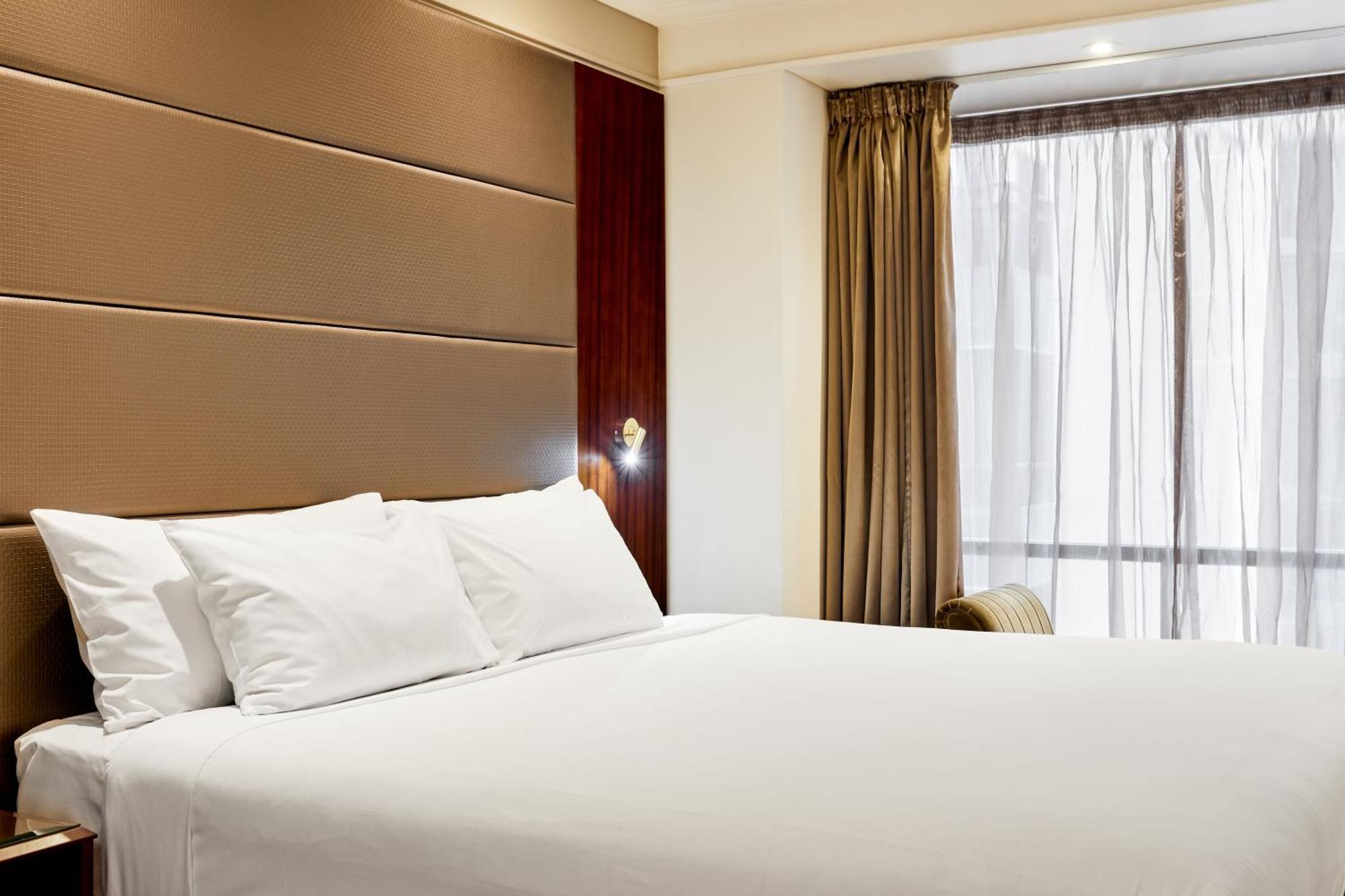 Deluxe King Suite