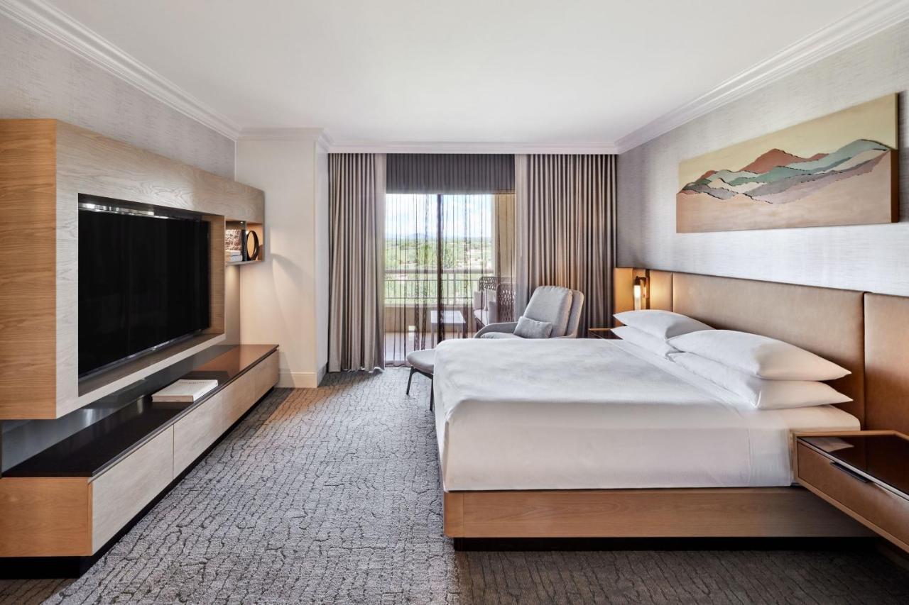 1 Bedroom Executive Suite, 1 King, Sofa bed, Balcony