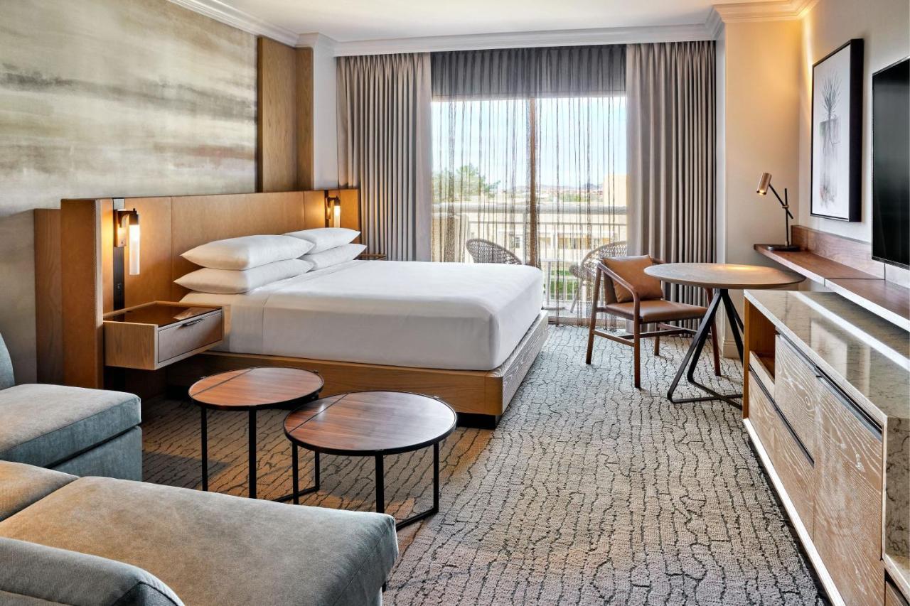 Guest room, 1 King, Mountain view, Balcony