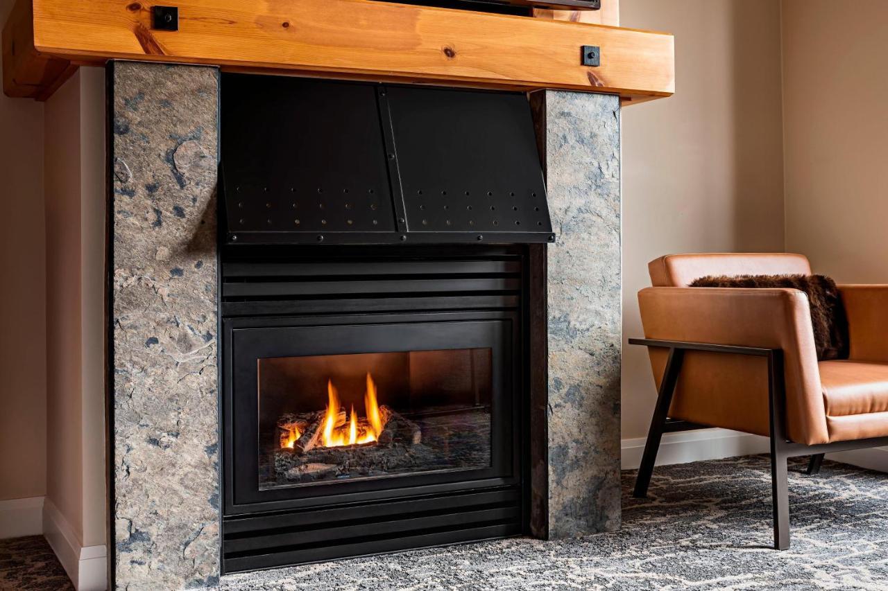 Studio Suite, 1 Queen, Sofa bed, Fireplace