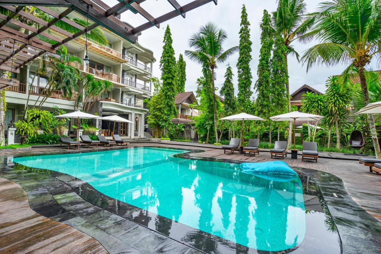 Deluxe Pool View