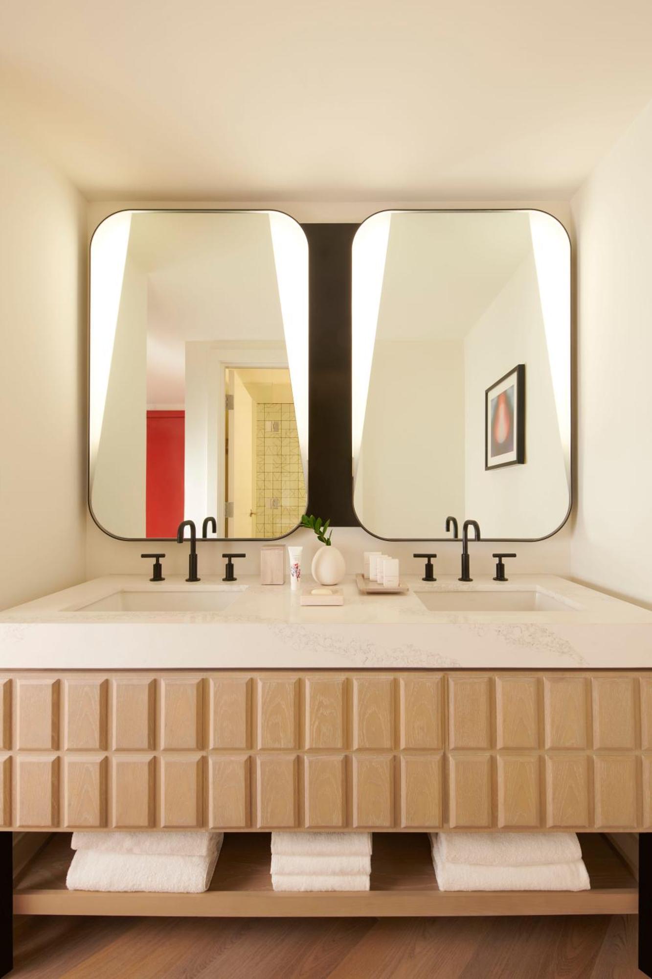 Canyon King Deluxe Grand Chamber Suite