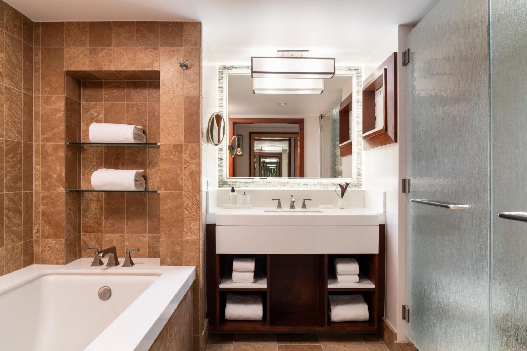 King Room with Desert View and Balcony - Mobility/Hearing Accessible with Transfer Shower