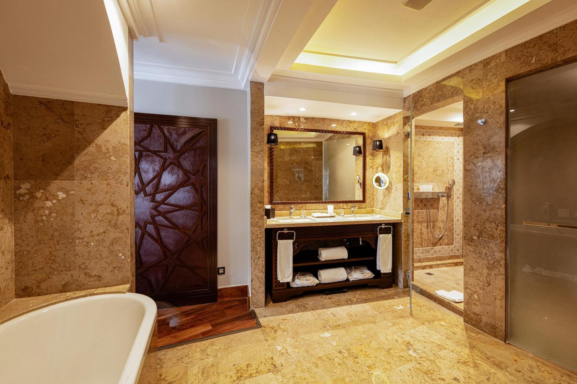 Deluxe 1 Bedroom Suite