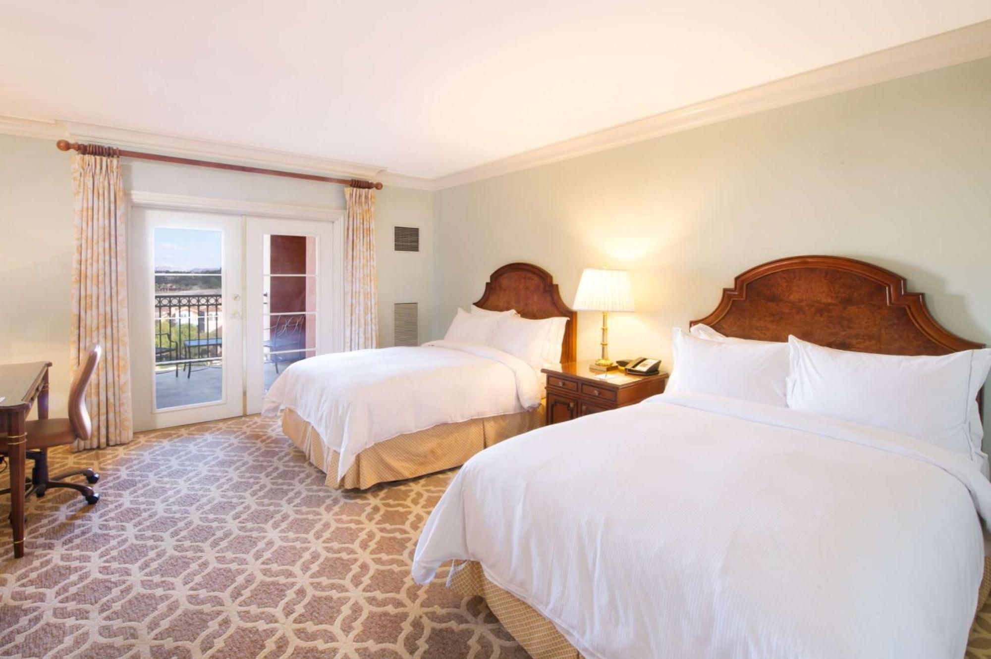 Double Room with Two Double Beds and Lake View