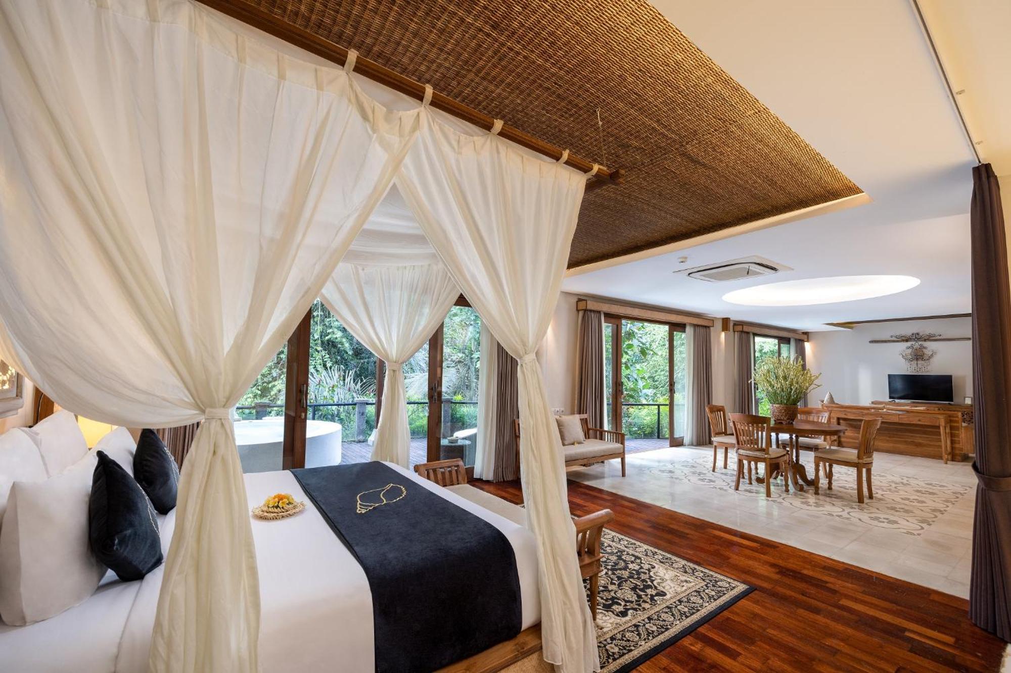 Royal Suite with Spa Bath and Daily Afternoon Tea