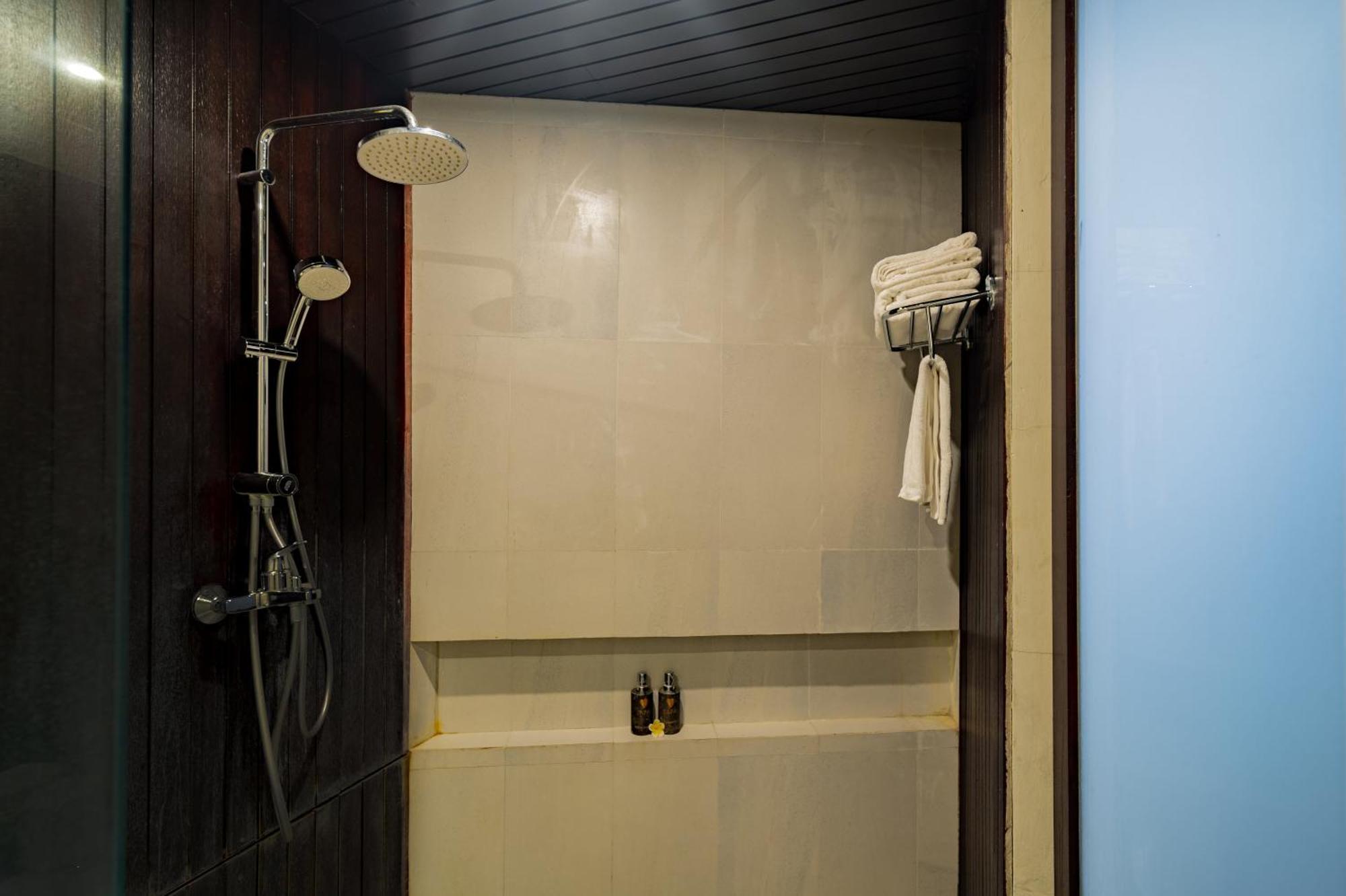 Double Room with Pool View