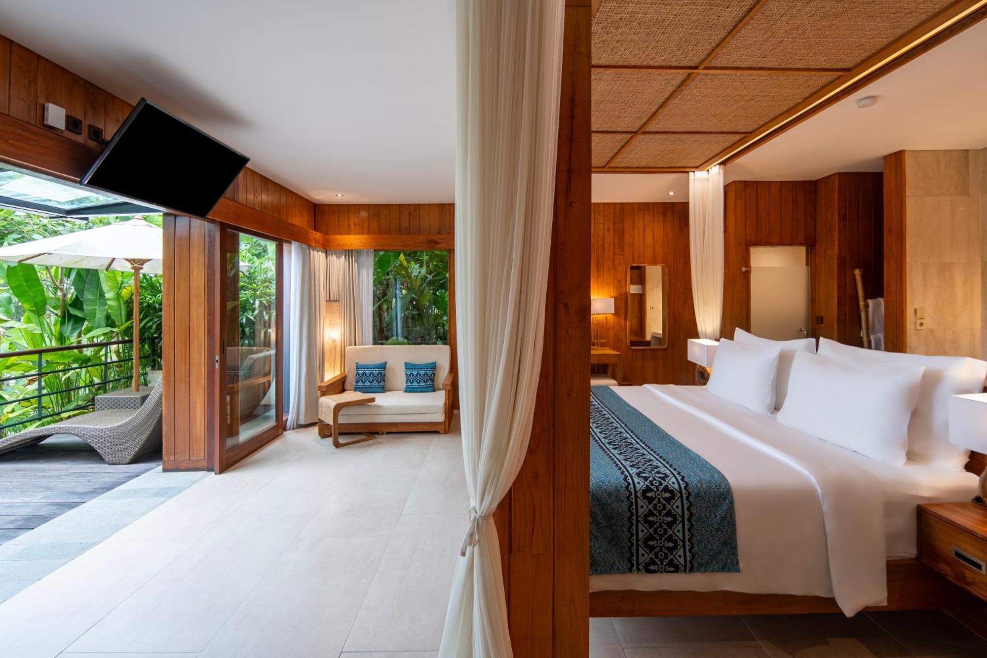 Jungle Suite King with Free Daily Scheduled Activities