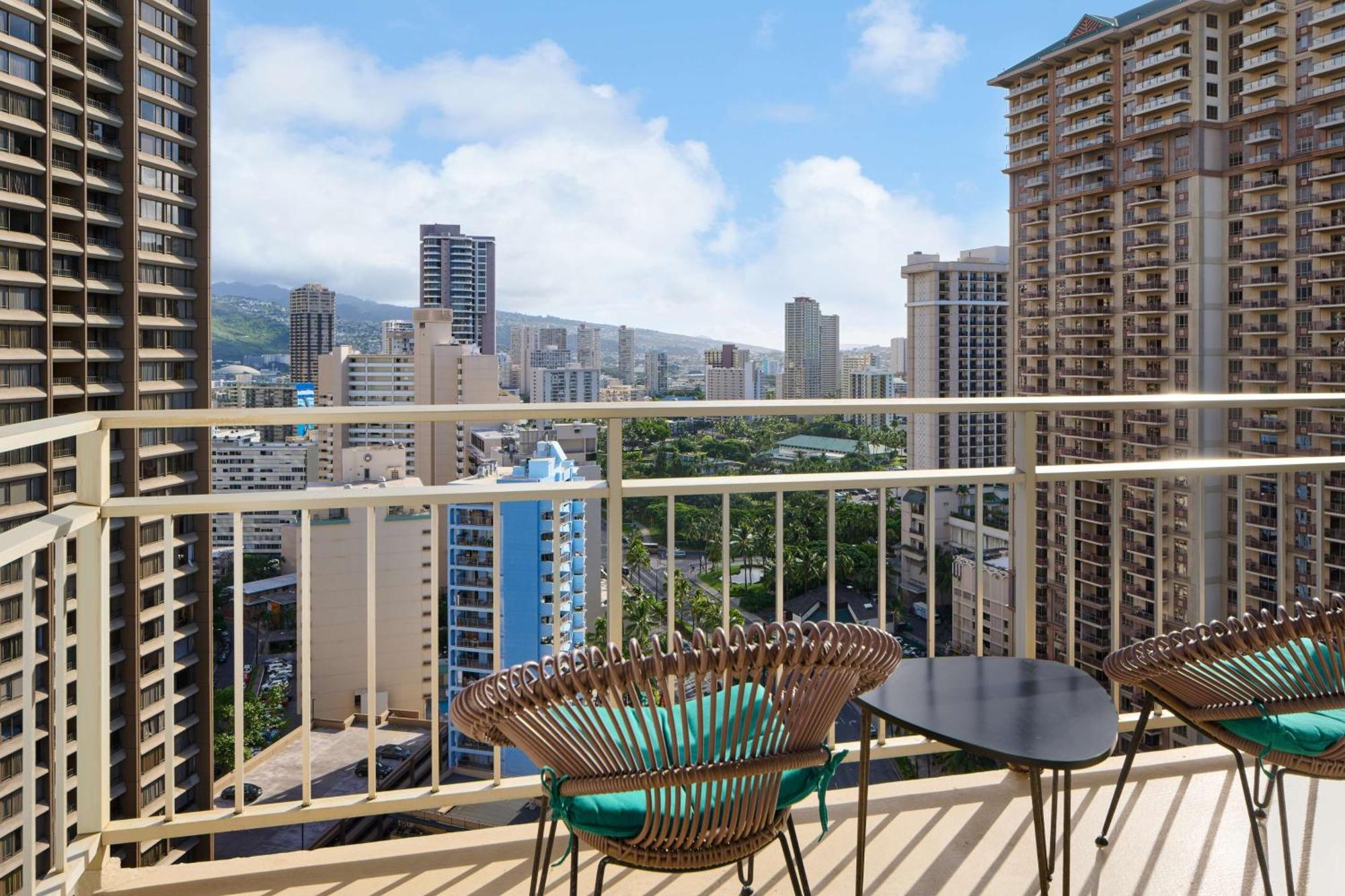 Luxury Two-Bedroom with City View and Kitchen