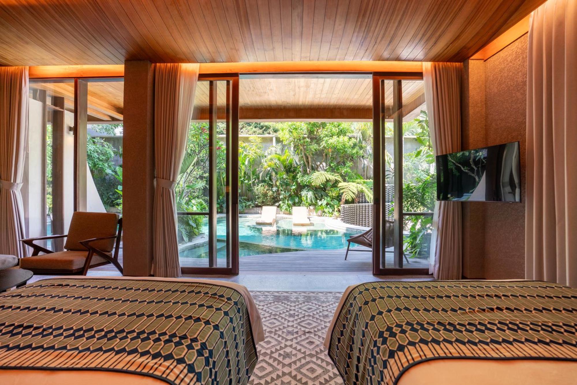 Suite Room Pool Access Twin