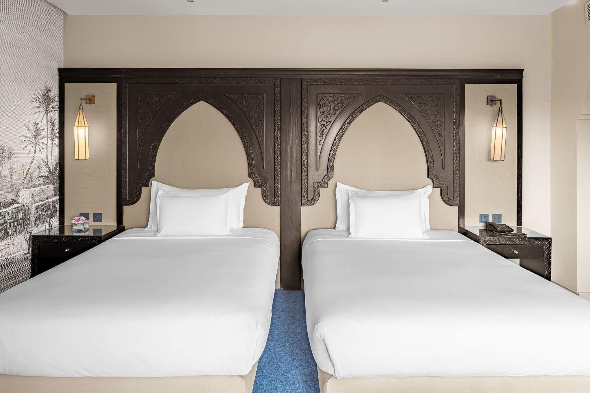 Twin Room with Opera  View