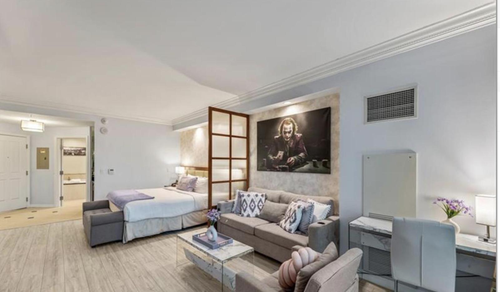 King Studio with Sofa Bed