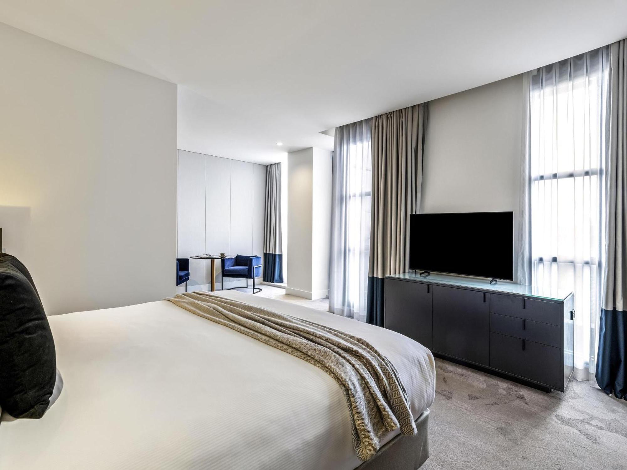 Peppers Premium Deluxe King Room