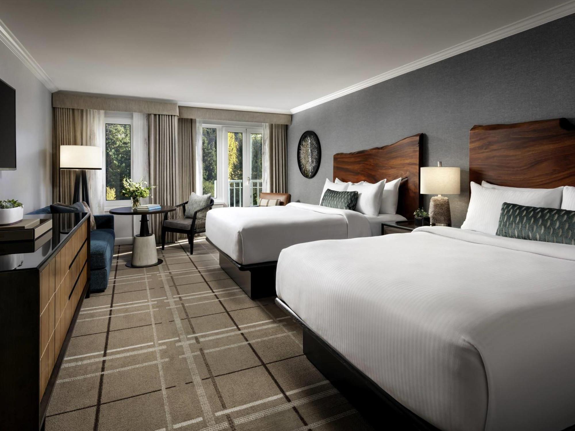 Deluxe Slopeside View Room with Two Queen Beds