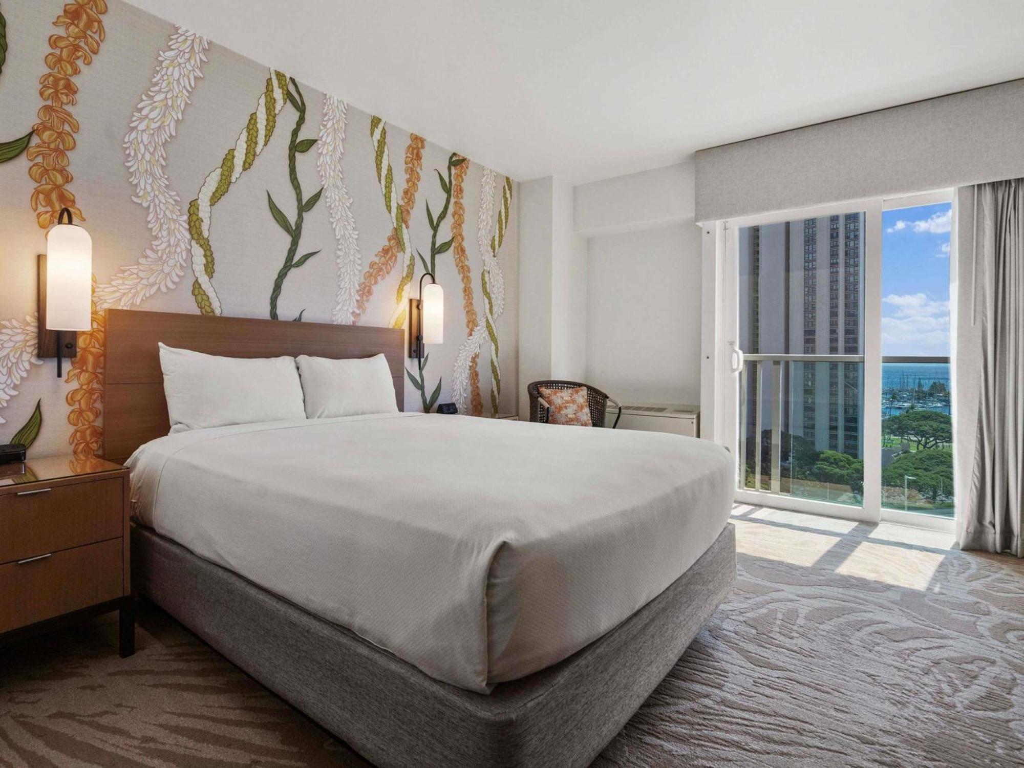 Kona Tower Room with Partial Ocean View