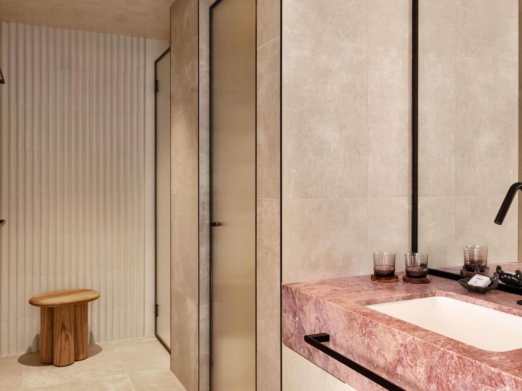 One-Bedroom Sunset Suite,1735339063:JPEG