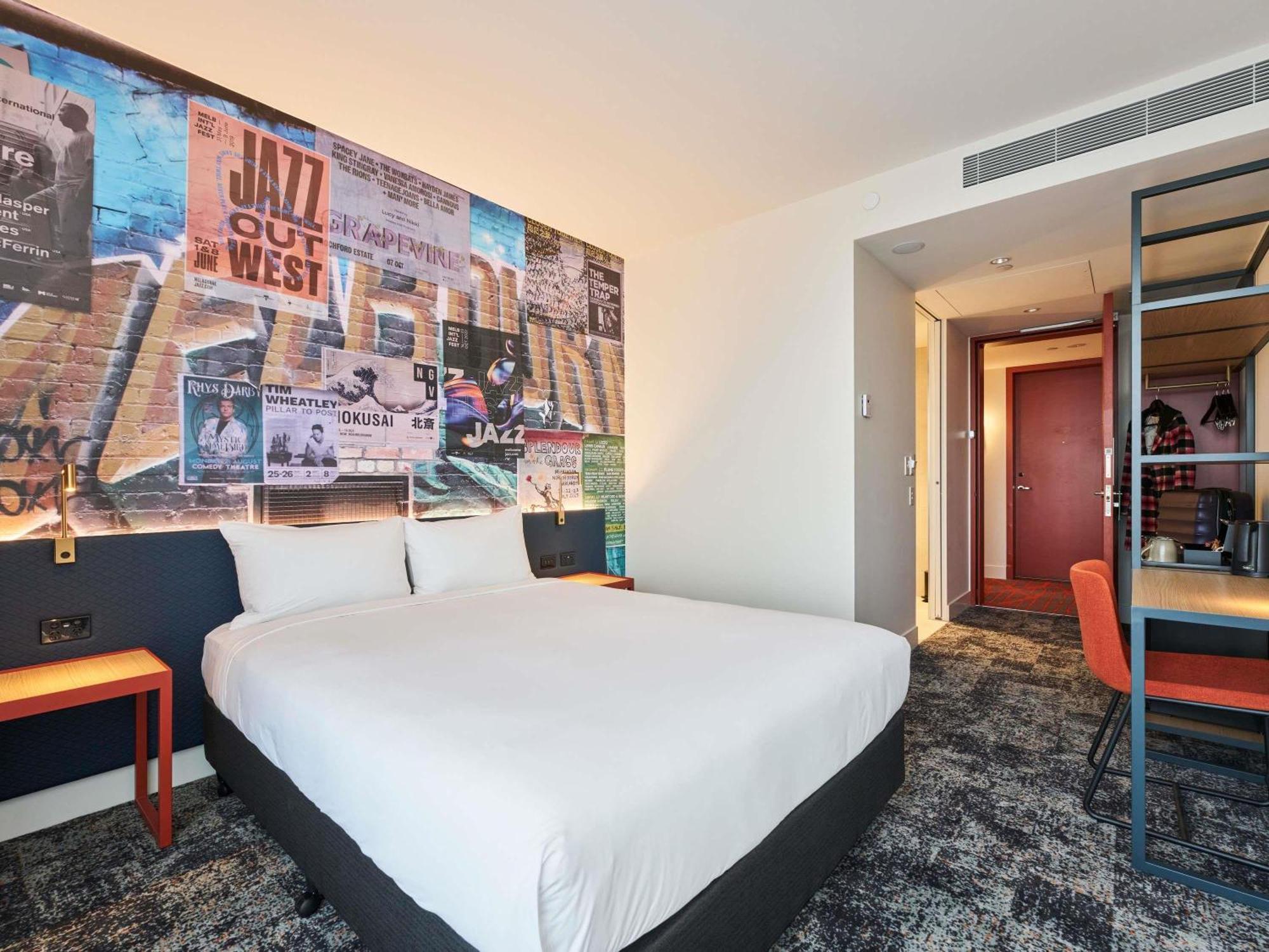 Superior Queen Room with Runway View
