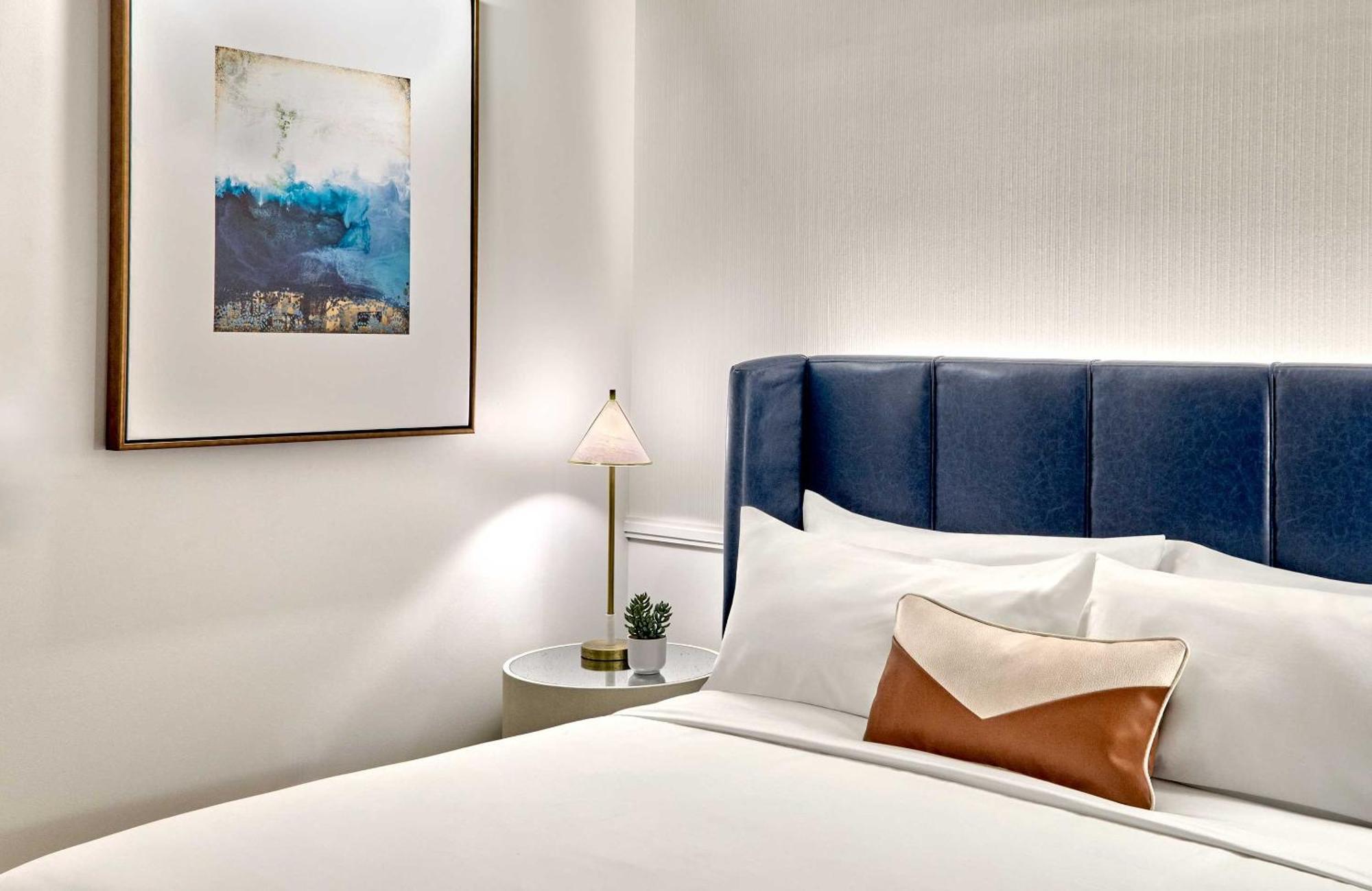 Accessible Premier Balcony Room 1 King Bed