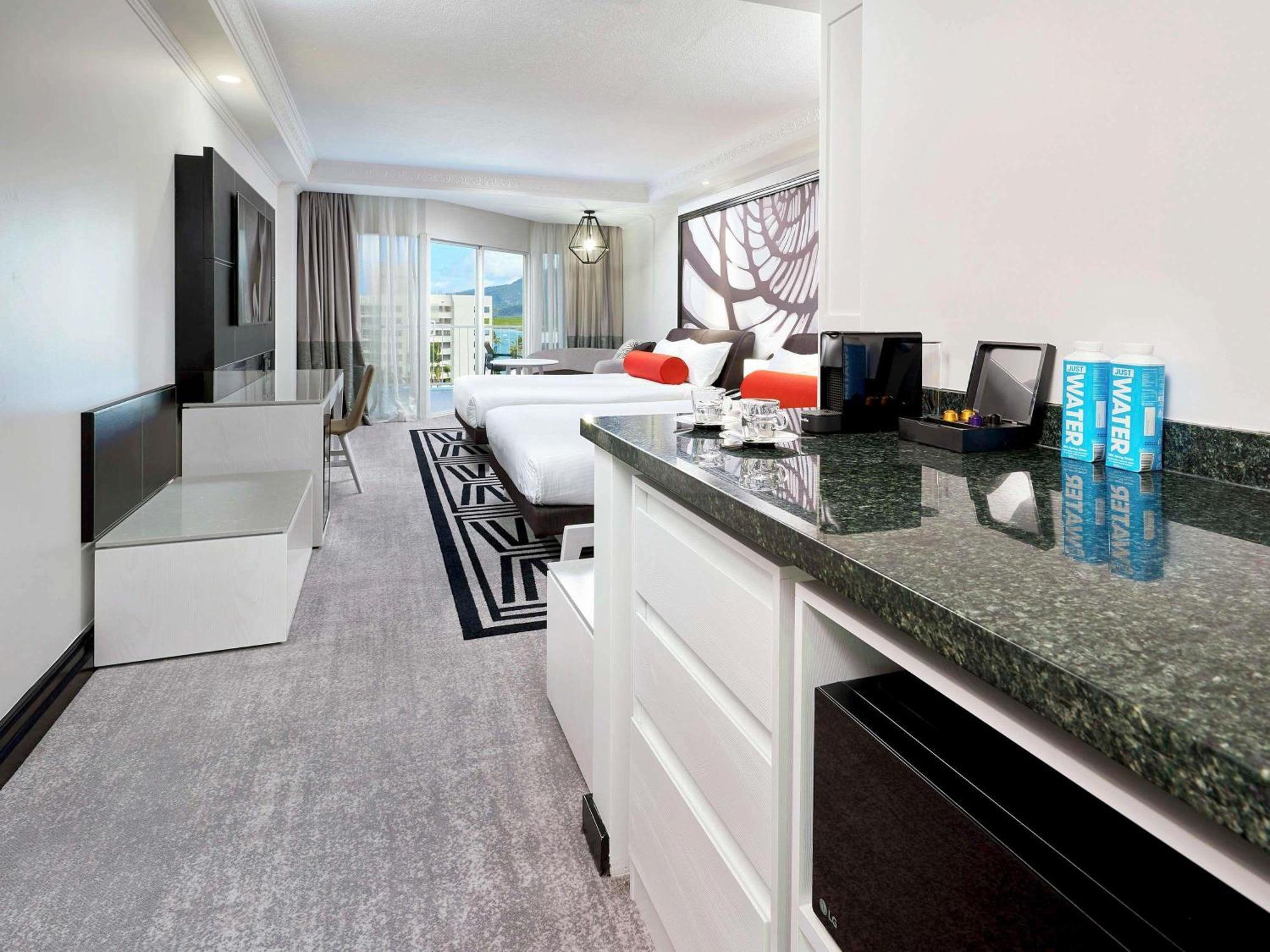 Grand Superior Twin Room with City or Mountain View