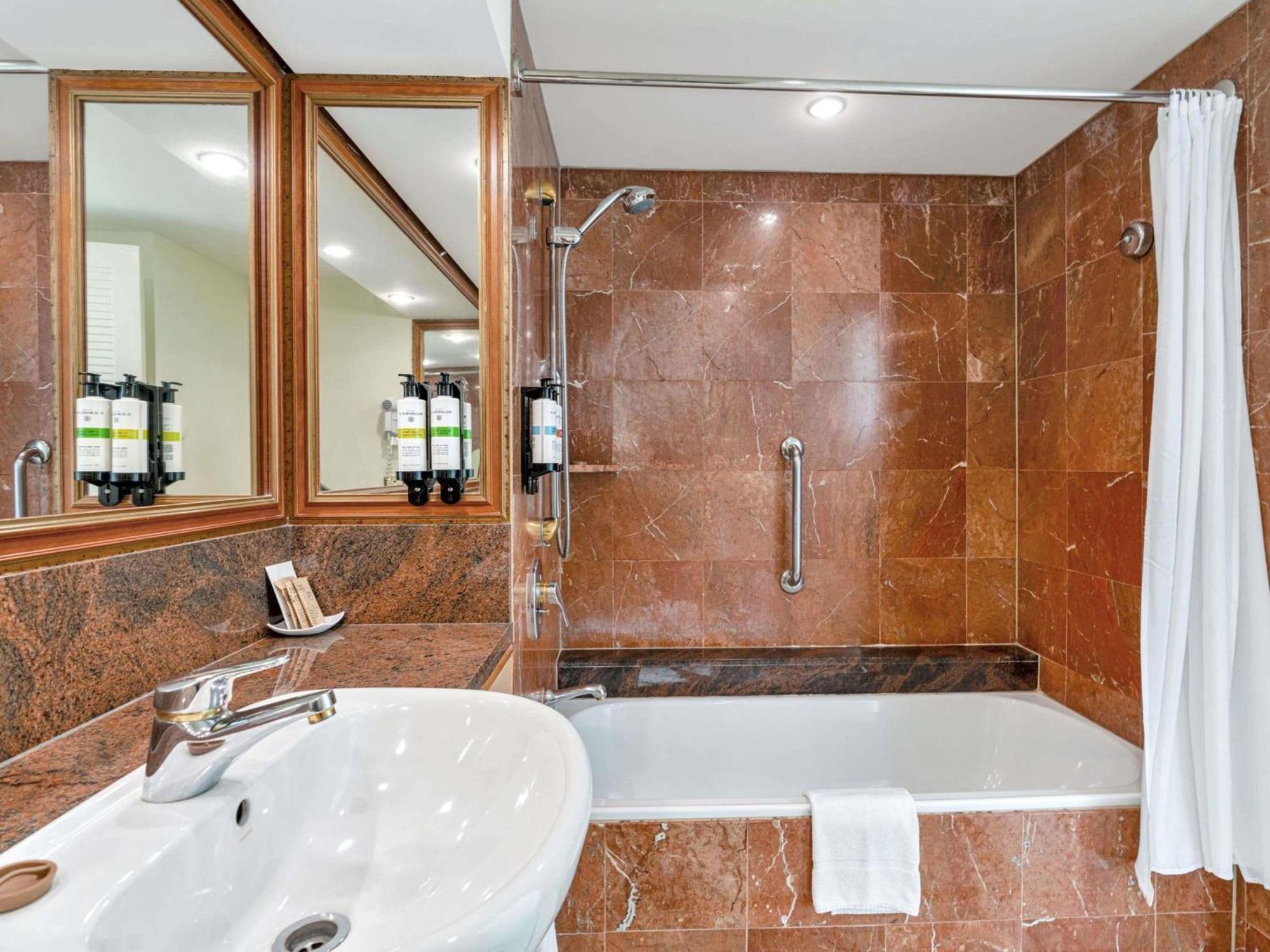 Executive Suite City View One King