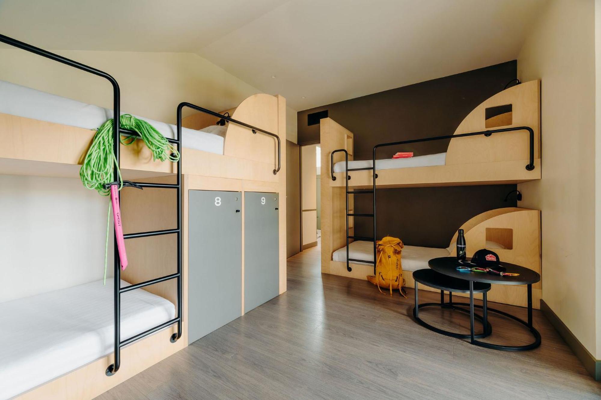 10-Bed Mixed Dormitory Room