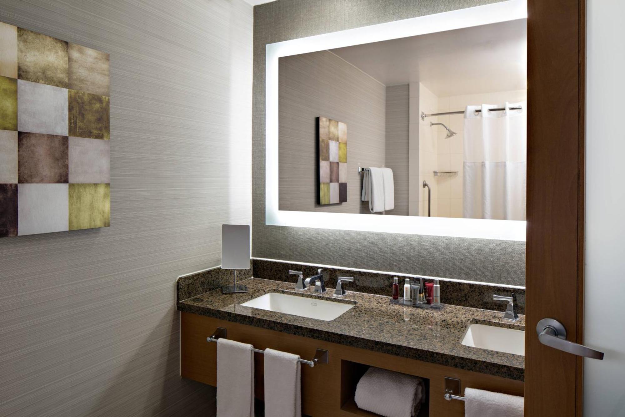 Guest room, 2 Double, Resort view, Main Tower