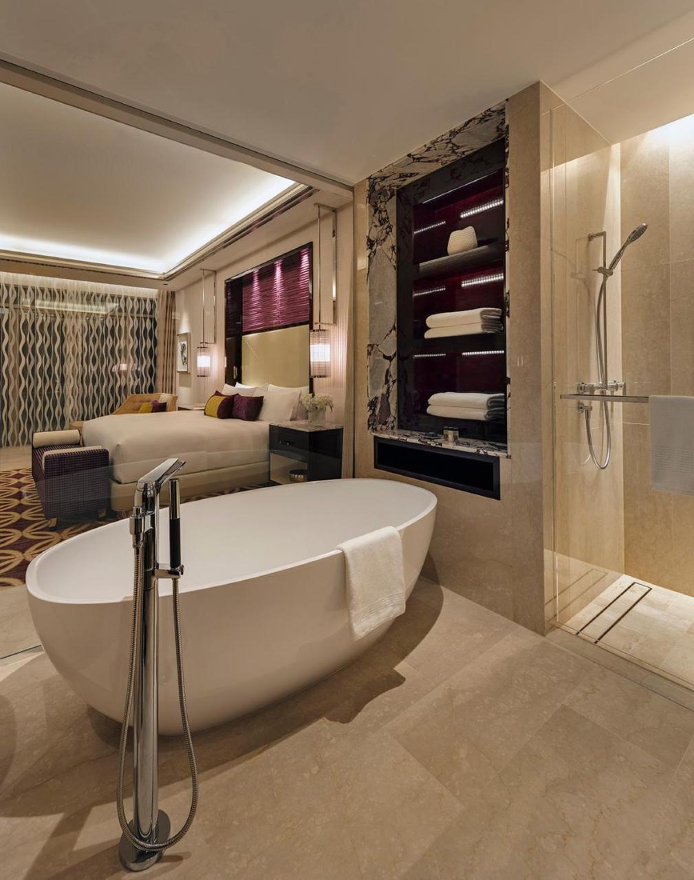 King Suite with Balcony - Stellar