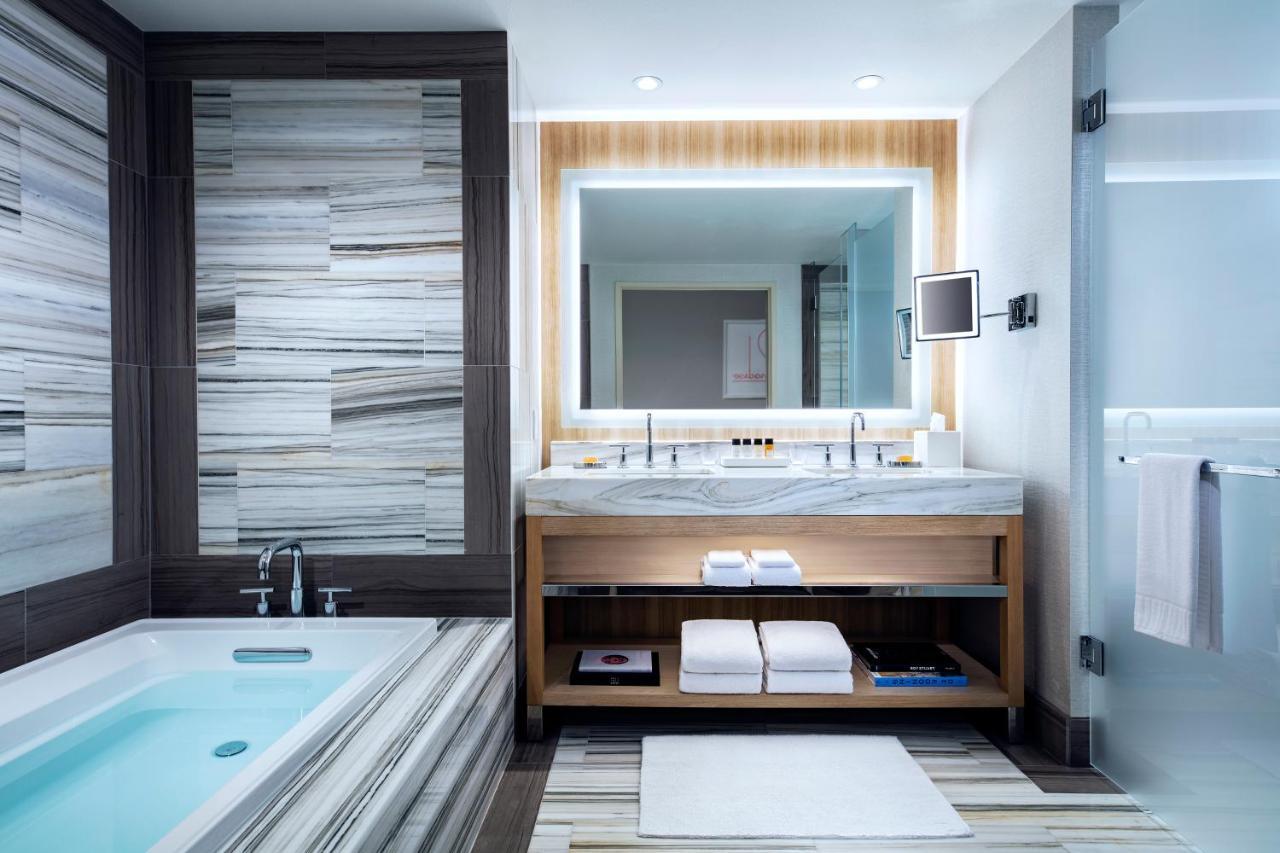 Salon Corner View Suite