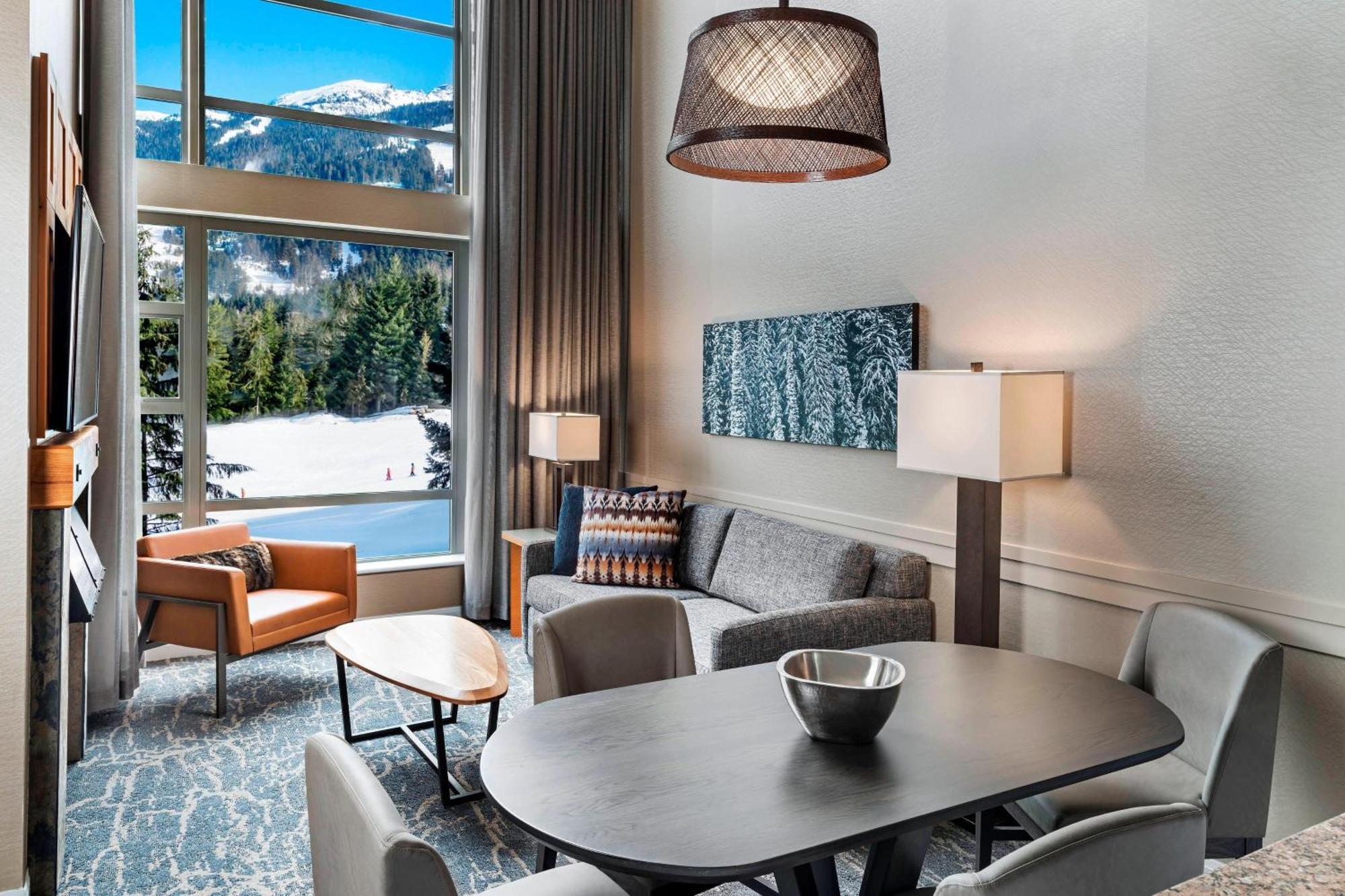 Penthouse Suite, 2 Queen, Sofa beds: 2, Mountain view