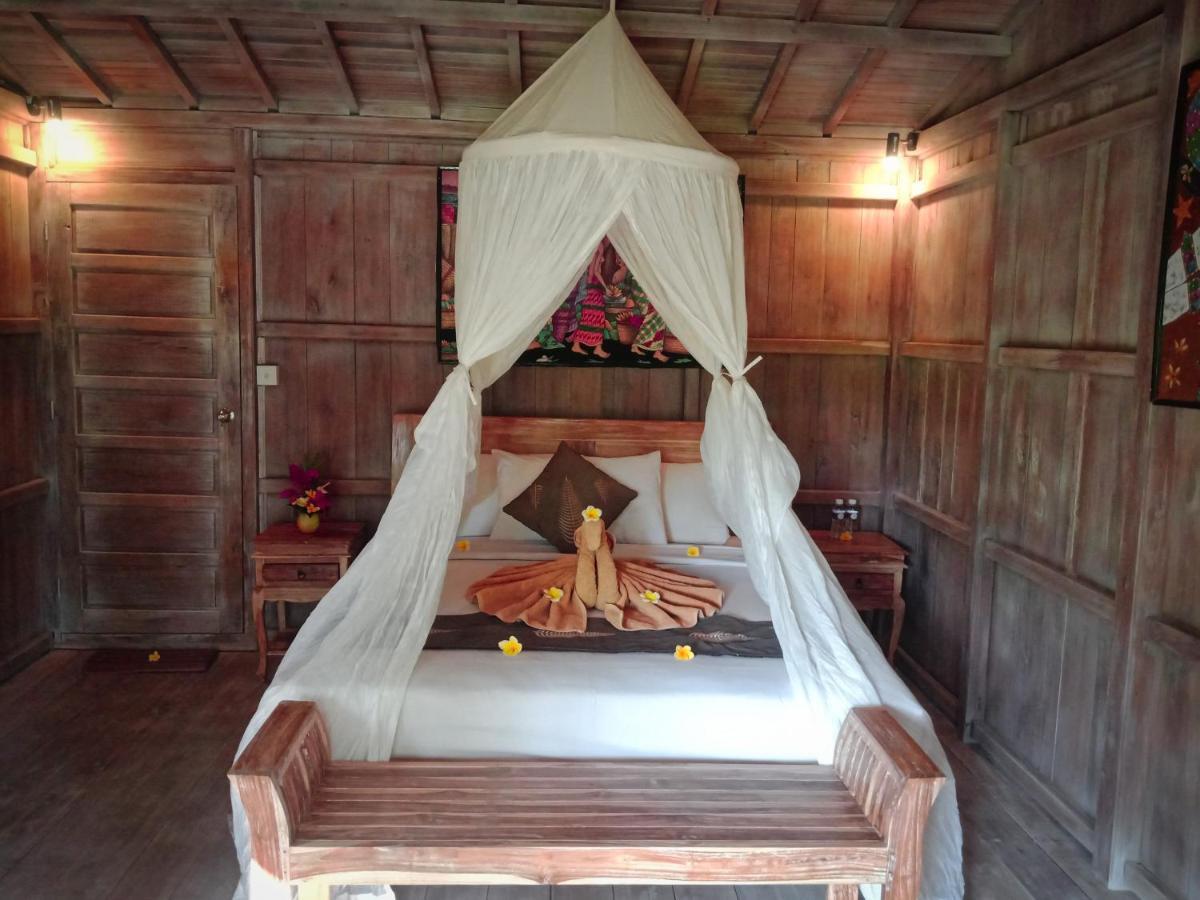 Wooden One-Bedroom Cottage with Rice Field View