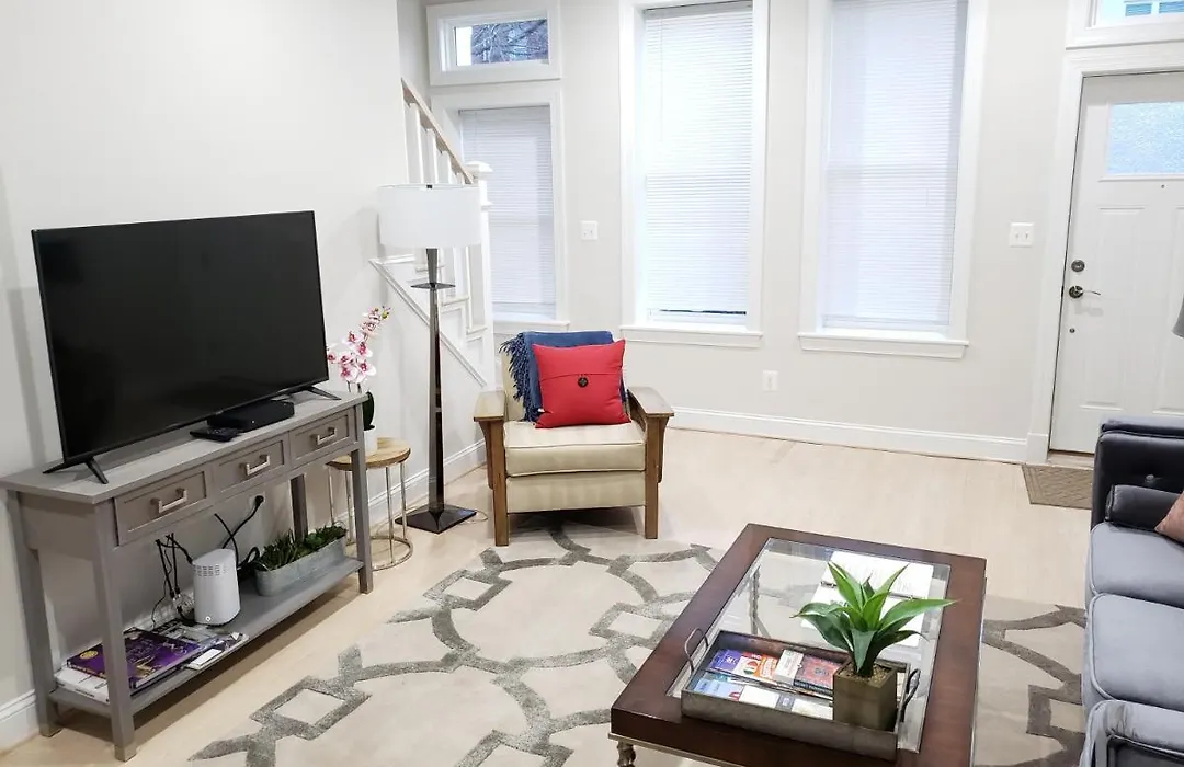 Spacious & Bright Home In Bloomingdale/ Truxton Dc-1