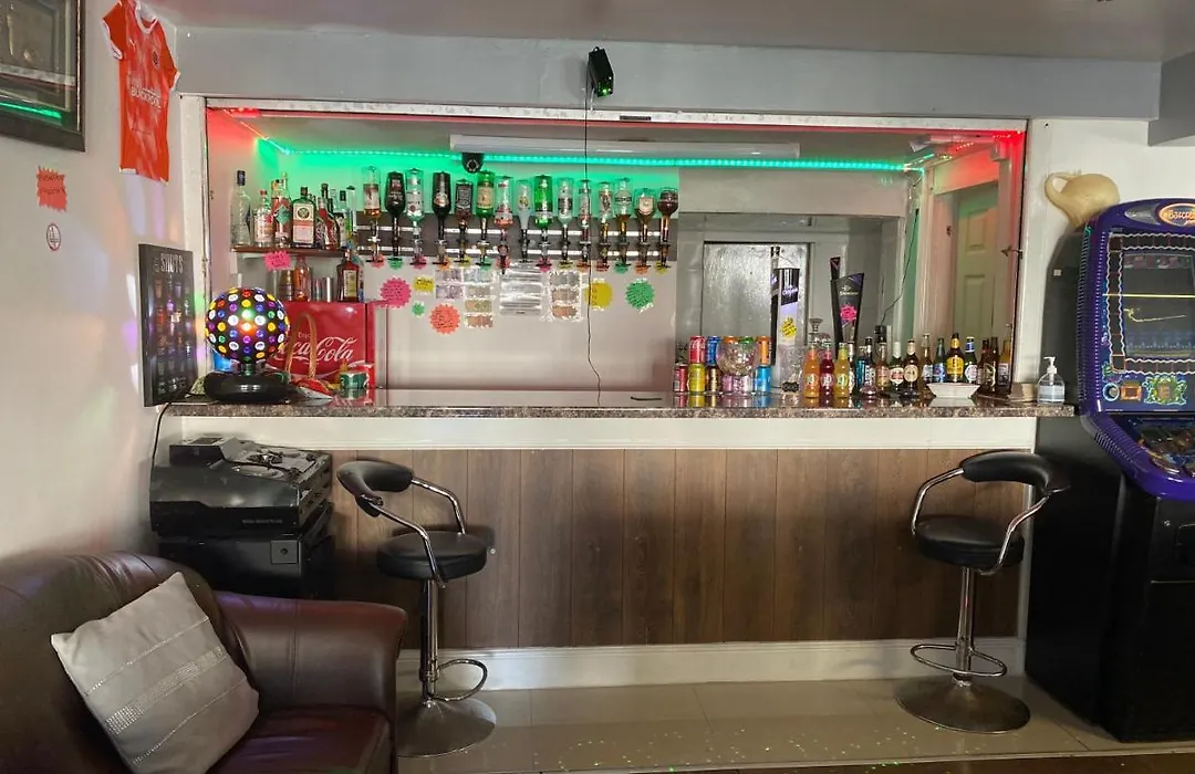 The Woodfield Hotel , Indoor Heated Swimming Pool, Spacious Lounge And Bar-1