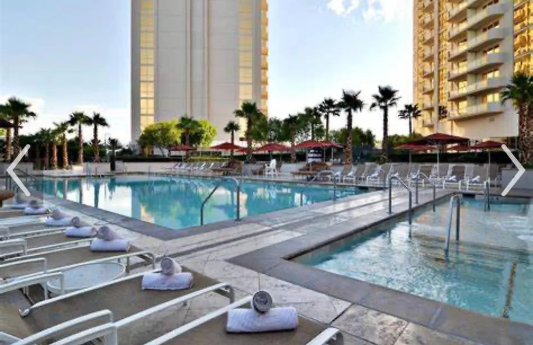 Signature Mgm Suite With Strip And Sphere View-1