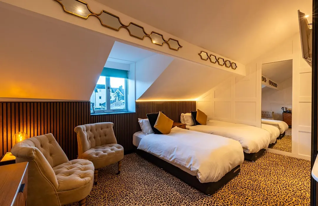 Holly Lodge Guest House With Free Off Site Health Club-1