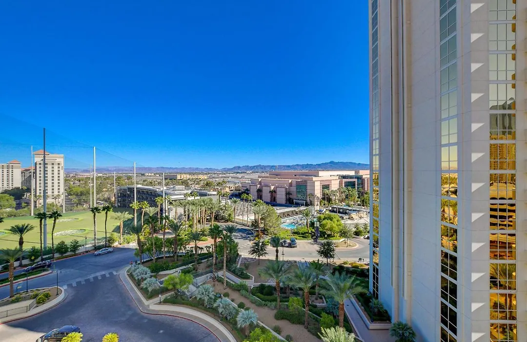 The Esme Suite At Mgm Signature 5 Min Walk From F1 Grandstand Located At Tower 2-1