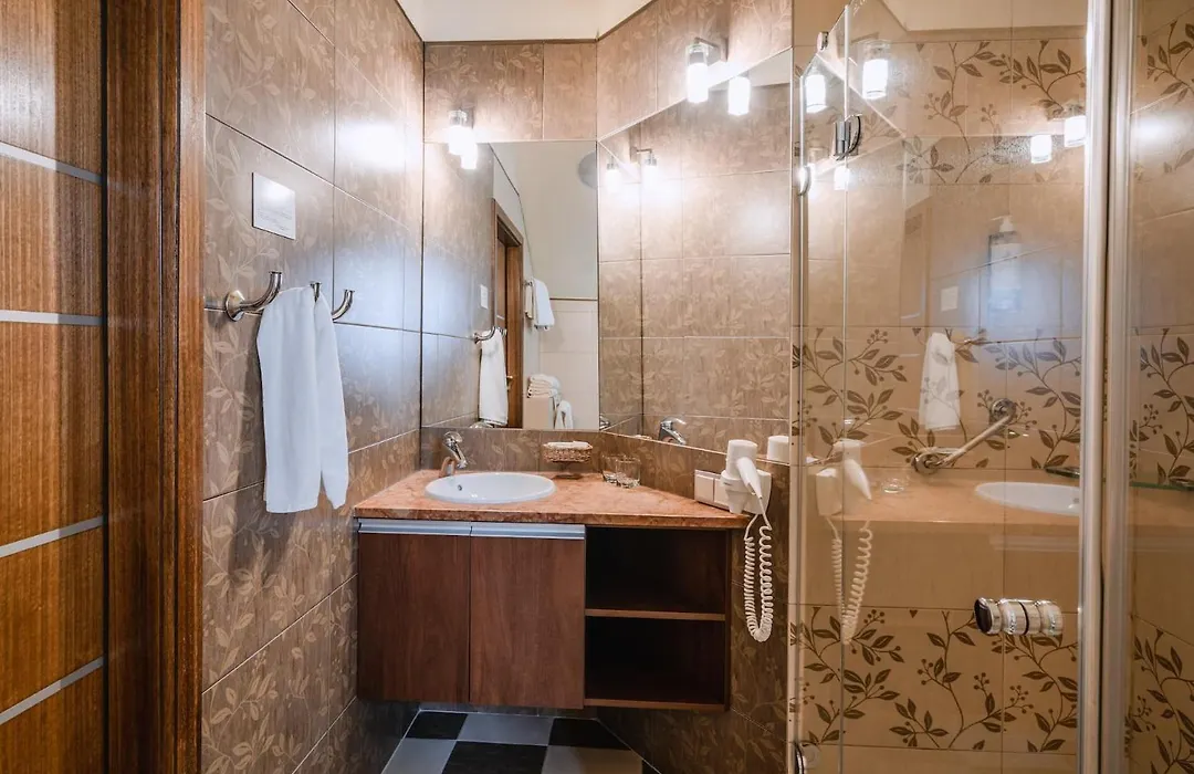 Dwor Kombornia Hotel&Spa-1
