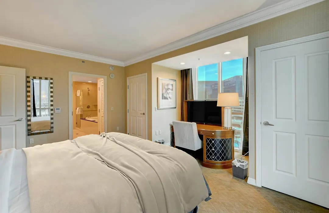 Stripviewsuites At Signature-1