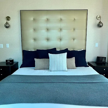 Luxe 702 Mgm Signature With Balcony-3