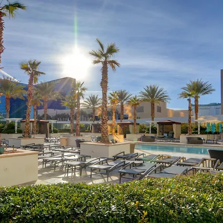 Premium Suite Mgm Signature High Flr Balcony Strip View-3