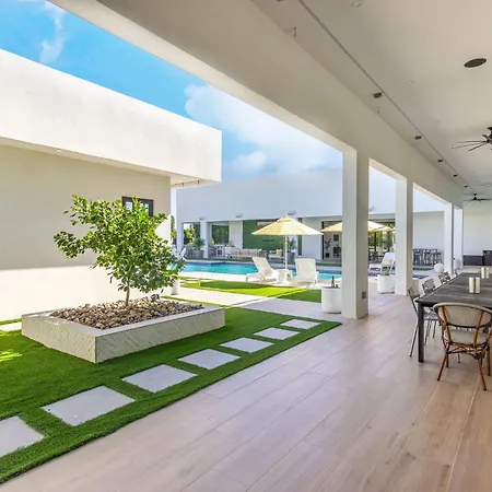 Old Town Scottsdale Luxury Villa - Heated Pool, Spa, Rooftop Deck, Sauna, Speakeasy-2