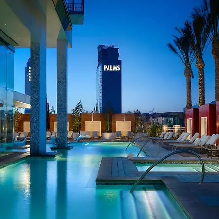 Luxury Suites At Palms Place-3