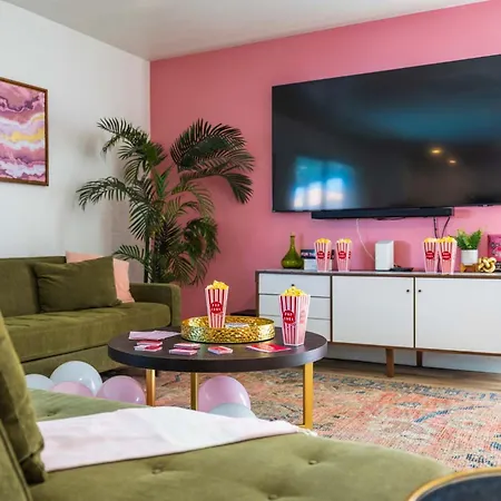Pink Palms - Bachelorette Dream Pool Spa Bbq-3