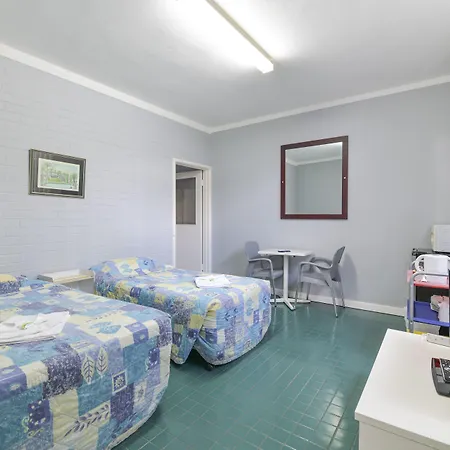 Platinum Motel-3