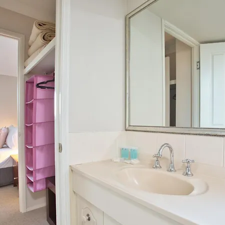 Bila Vista Kirra Beachside Apartments-3