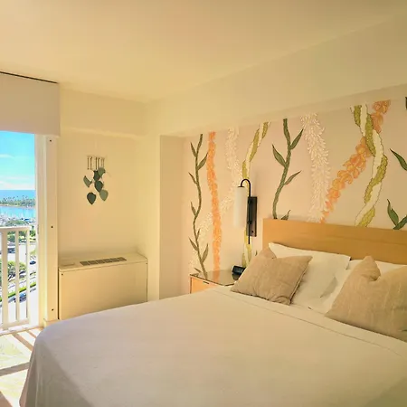 Ocean View Room At Ala Moana Hotel- Fees Include-3