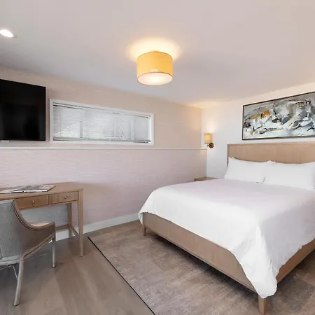 La Jolla Cove Suites-2