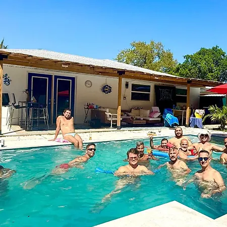 Blue Lizard - Men Only Clothing Optional - Guesthouse & Spa-3